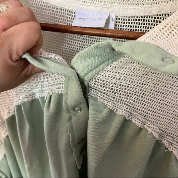 ✨ Urban Outfitters Sage Green & Cream Mesh Pullover Sz L | Lightweight Top - Picture 8 of 11